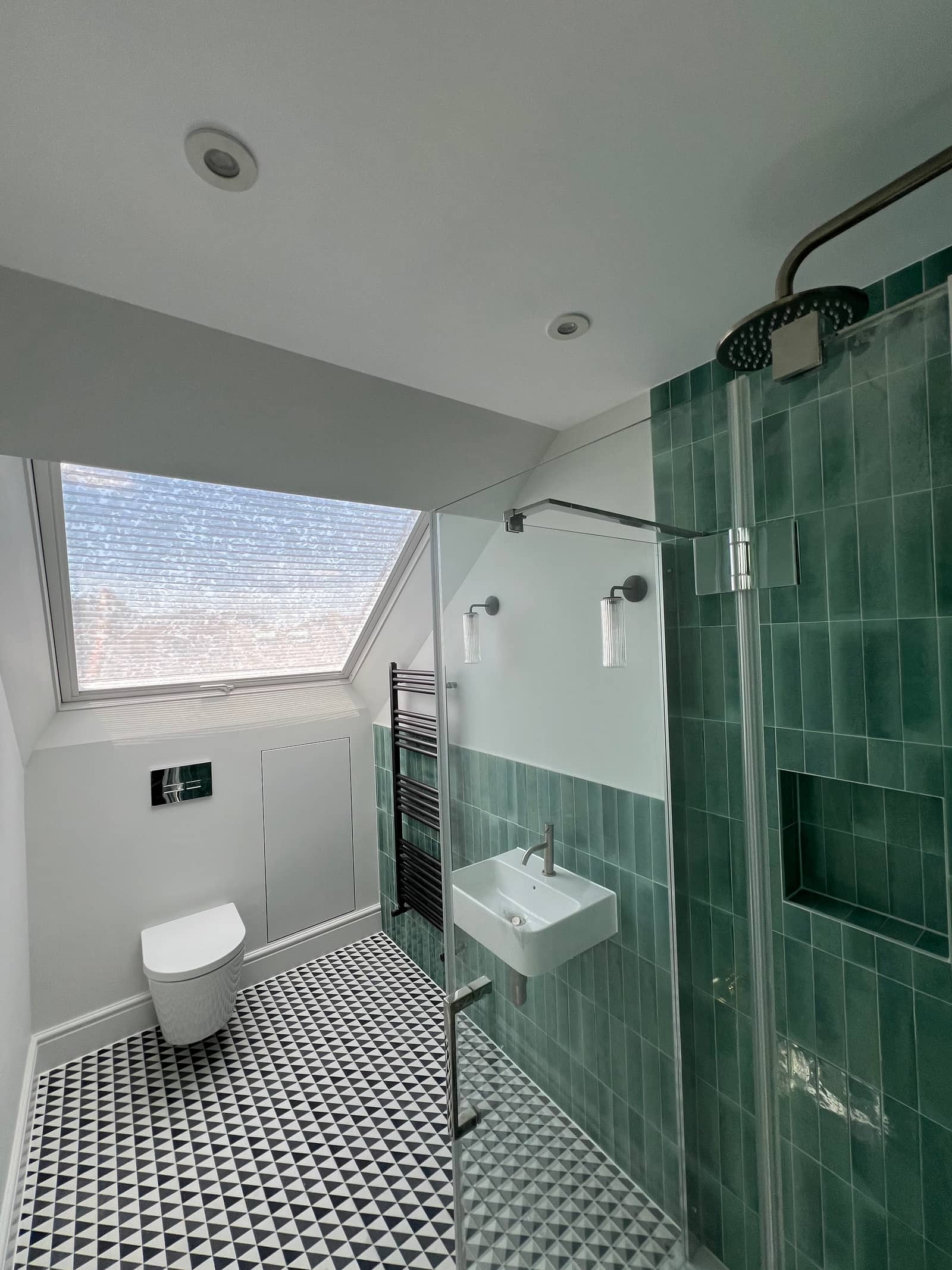 Bathroom Green 1600 - Bathroom refurbishment project by SpaceRise Lofts