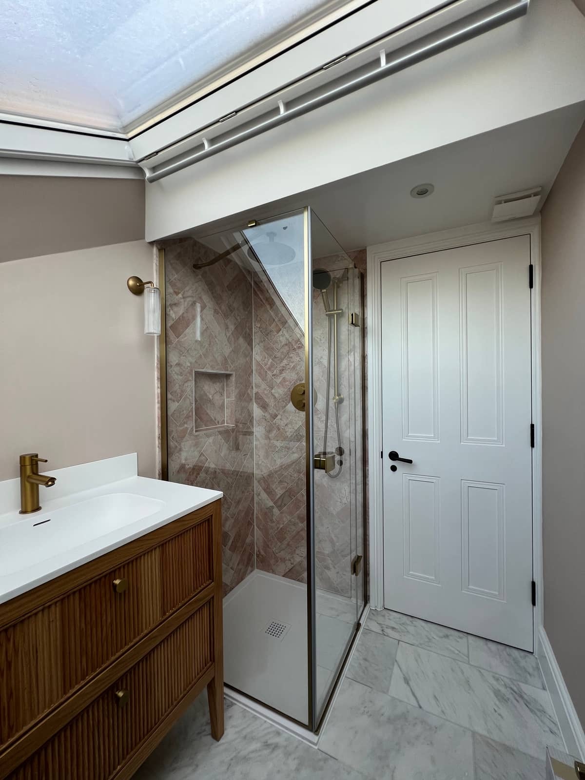 Bathroom Pink 1600 - Bathroom refurbishment project by SpaceRise Lofts